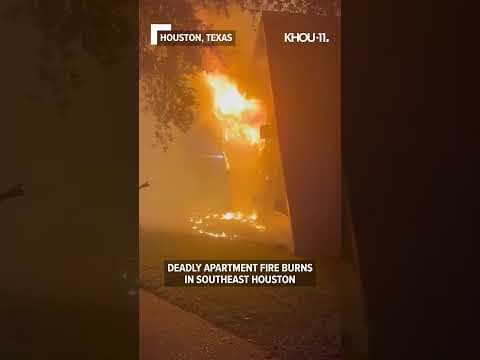 Neighbor records deadly apartment fire in Southeast Houston, Texas #Shorts