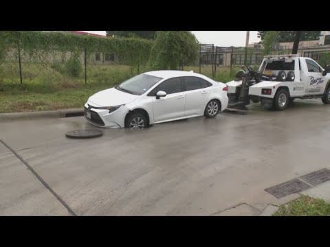 Driver gets stuck in manhole near downtown Houston. It wasn't the only manhole missing