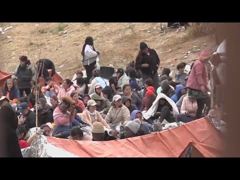 Migrants rush across US border in final hours before Title 42 expires