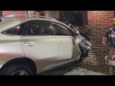 Car crashed into pizza shop, 1 person injured