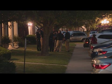 Man shot and killed in apartment hallway on Indy's northwest side