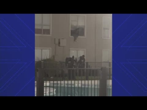 Police use ladder to help women escape during SWAT standoff at Sharpstown apartment