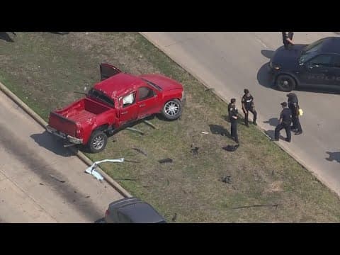 One person killed in crash in southeast Houston