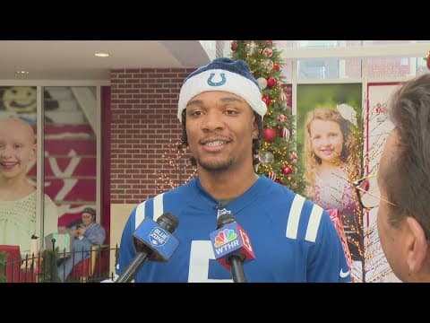 Colts spread holiday cheer at Riley Hospital