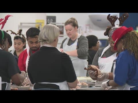 Volunteers prep to feed thousands for Christmas Super Feast in Houston