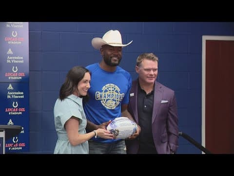 Colts honor Shaq Leonard during retirement ceremony