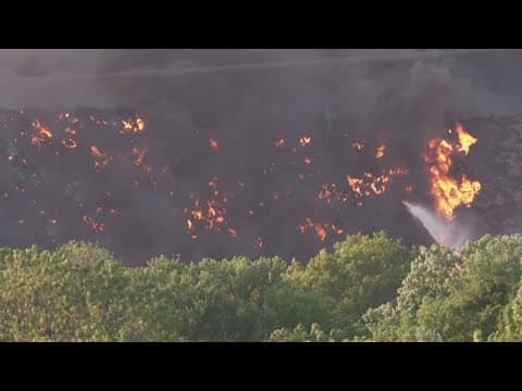 Fire causes smoke to billow over Fort Worth