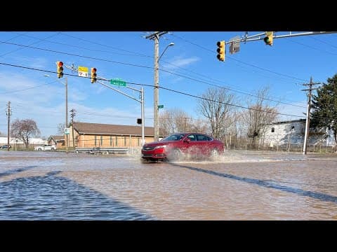 Water outage reported on Indy's east side after water main break floods streets