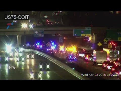 Crash closes several lanes of U.S. 75 in Dallas, officials say