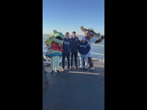 Mariners flag raised at the Space Needle