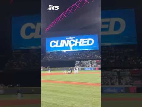 Mariners, fans join chorus of celebration with playoff berth