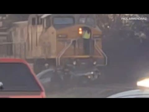 Man dies after crash with train in southeast Harris County