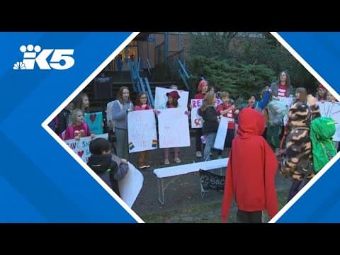 Sacajawea Elementary School families rally to stop proposed closures