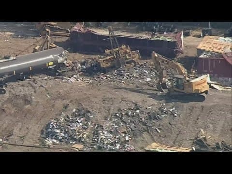 Cleanup underway after train derails in Palo Pinto County in North Texas