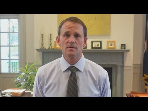 UVA President Jim Ryan speaks to cheering crowd after resigning