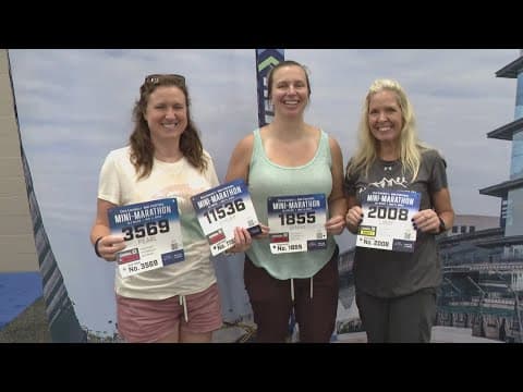Mini Marathon runners pick up packets at convention center