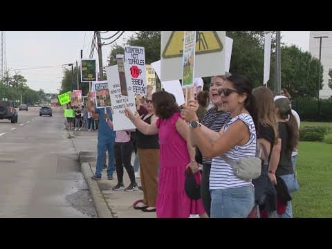 Parents protest concrete plant right next door to kids' school