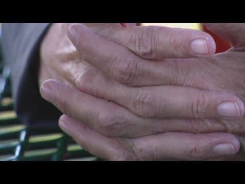 Indianapolis woman robbed at knifepoint