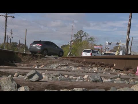 Houston ISD describes safety measures for students near railroad crossings