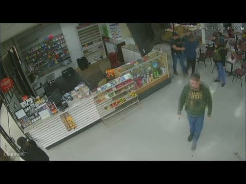 Restaurant owner says federal officers arrested immigrant at their establishment