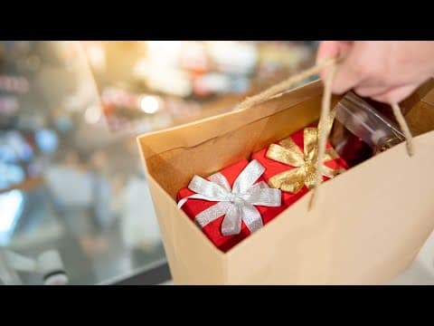 Nearly half of America starts their holiday shopping in October or earlier | What's the Deal?