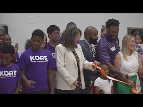 Ribbon-cutting ceremony held for new Knoxville mural honoring Cal Johnson