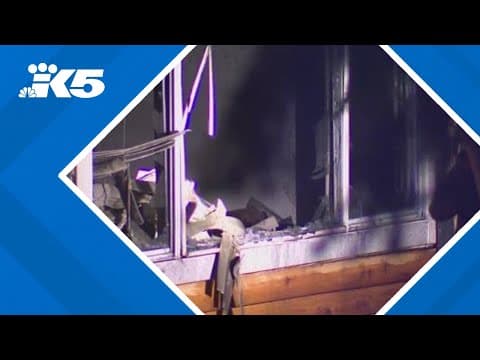 Apartment building catches fire in Federal Way