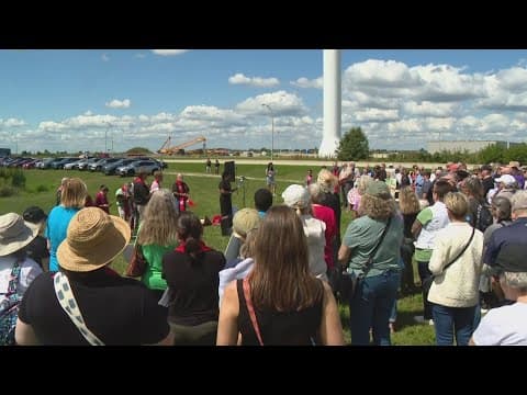 Faith community leads prayer for immigrant community outside Miami Correctional Facility