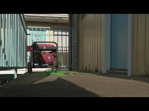 Pasadena apartment residents cope with extended power outage in extreme heat