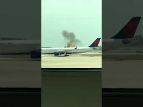 Delta plane fire: Passengers evacuate at Orlando International Airport #10tampabay #shorts #delta