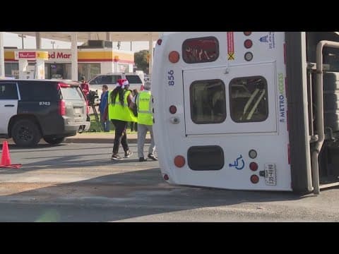 Video: 4 hurt in rollover crash of CapMetro access van in Austin