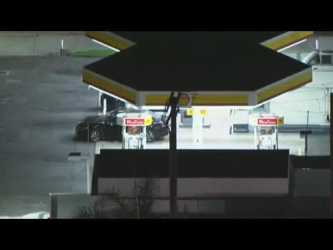 LA police chase suspect stops for gas