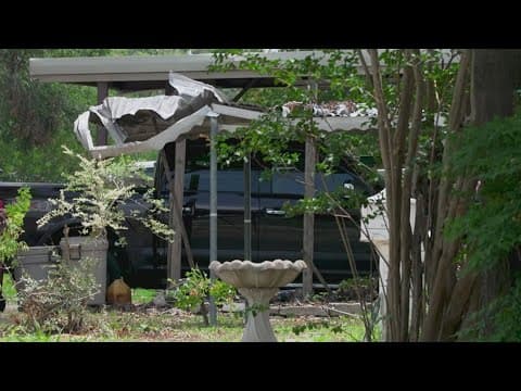 Cleanup continues after tornado in Bonham in North Texas