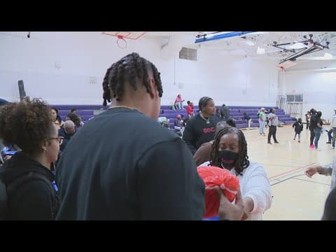 Commanders give back during Thanksgiving turkey drive