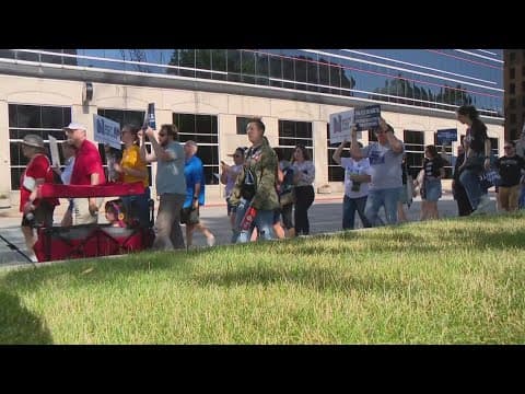 Rally for reproductive rights held at Indiana Statehouse