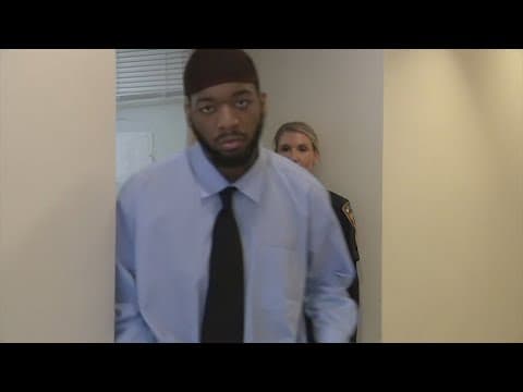 Murder suspect lunges at Houston news photographer during trial