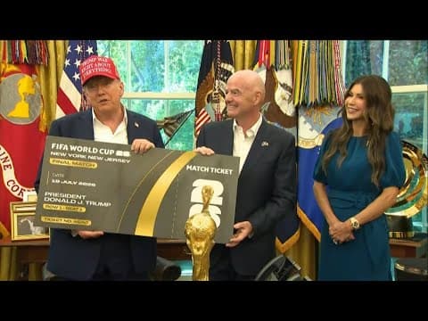 Donald Trump discusses painting the border wall black with Kristi Noem