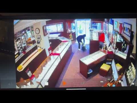 Thieves grab $2 million in jewelry in Seattle heist that took less than 2 minutes