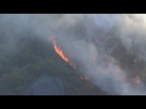 Fire crews battle brush fire in Clairemont