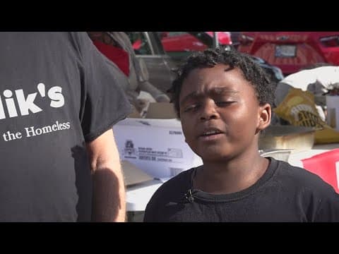 8-year-old distributes blankets to the homeless