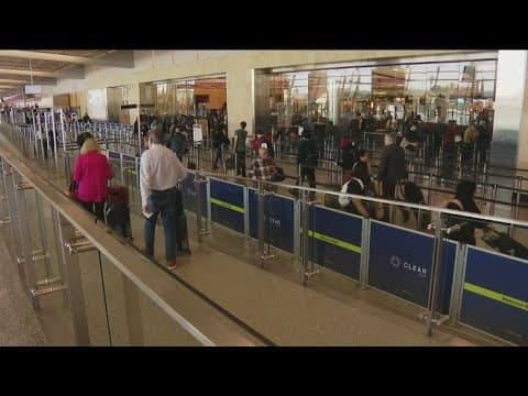 Travelers hit the skies for a busy Thanksgiving week