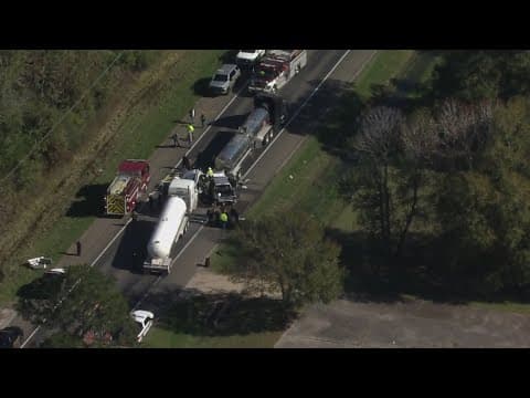 2 trucks, 2 18-wheelers involved in crash near Cleveland, Texas