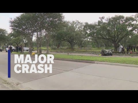 Hundreds left without power after rollover crash takes out power poles in SW Houston