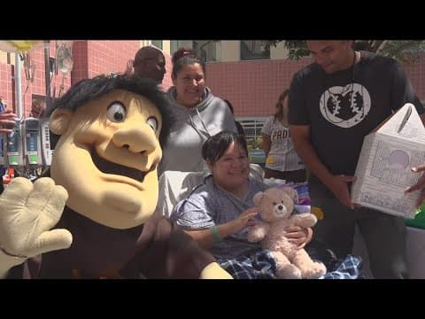 MLB umpires make a good call at Rady Children's Hospital