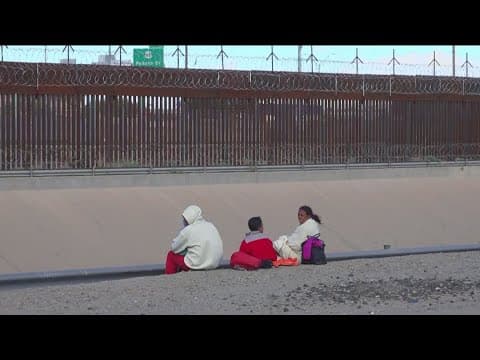 Hundreds of migrants line up at border west of San Ysidro ahead of Title 42 expiration