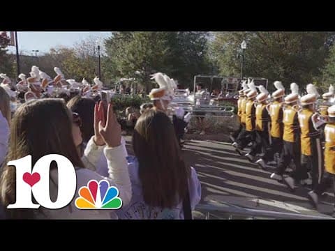 UT students celebrate homecoming parade