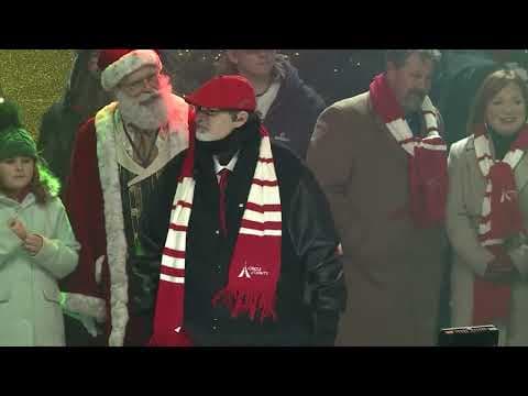 AGT champ Richard Goodall sings “Don't Stop Believin'” at 2024 Circle of Lights