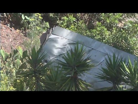 Plane crashes in La Mesa; at least 2 people extricated