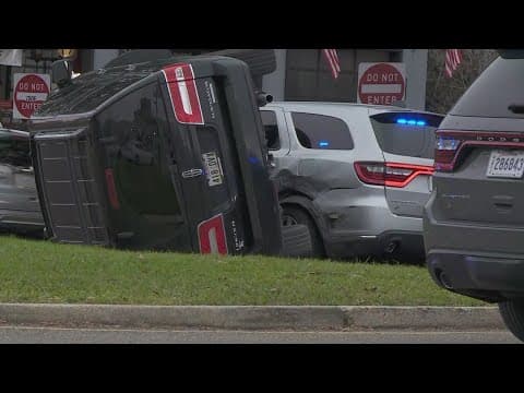 1 hurt in crash with an NOPD unit