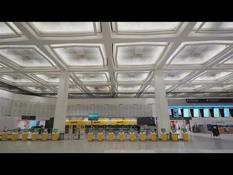 Houston airports reopen after snow causes shutdown